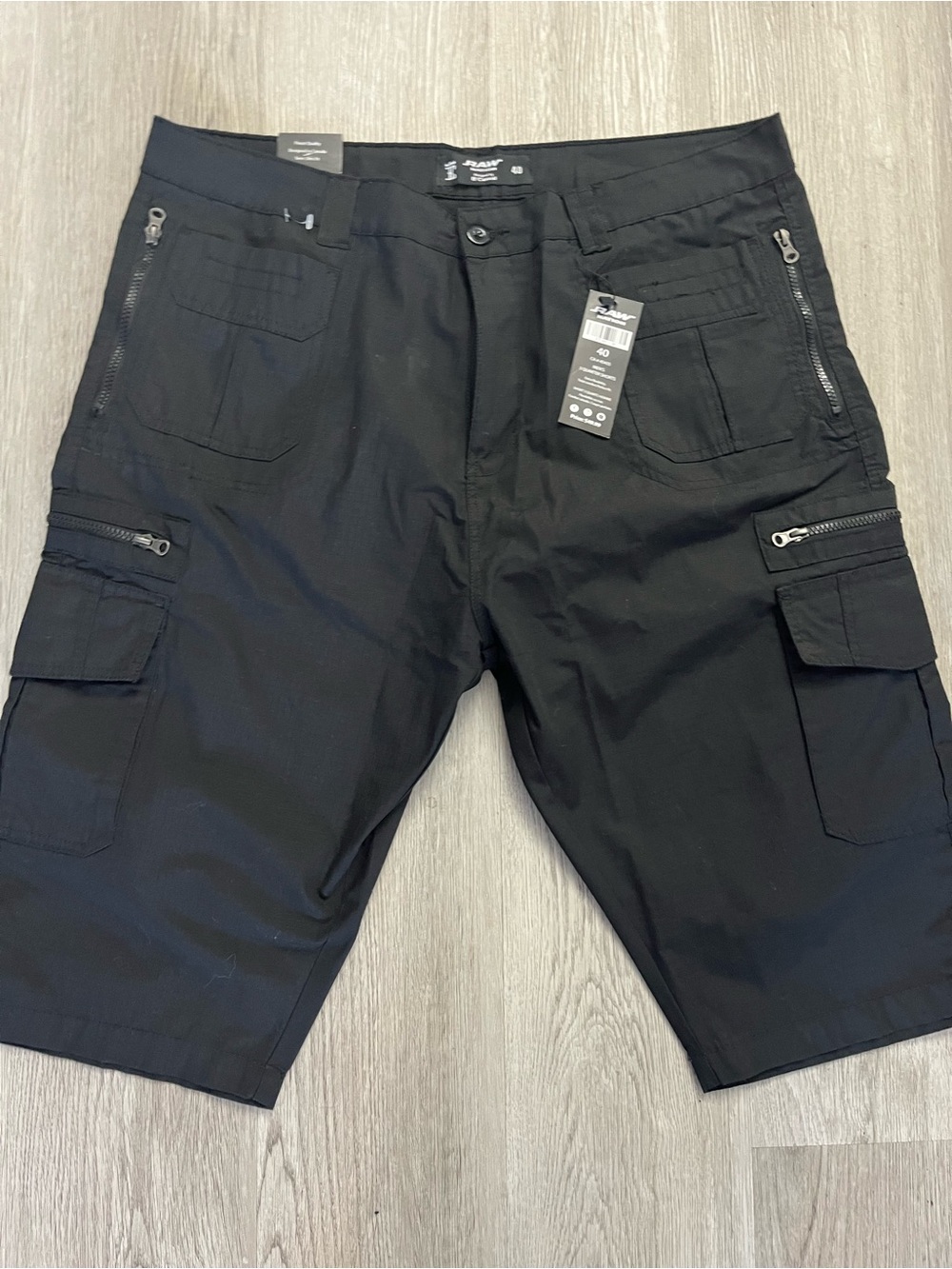 215–NWT Men's Black Cargo Shorts with Zip Pockets